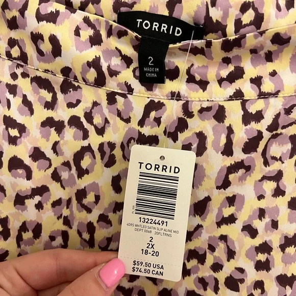 TORRID | Light Yellow & Mauve Pink Leopard Satin Midi Slip Skirt Size 2 - Picture 4 of 10